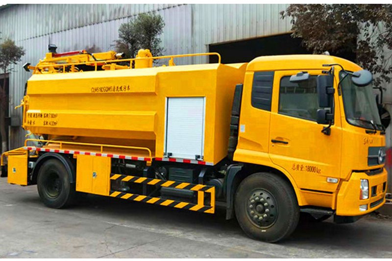 市政抢修车：城市生命线的守护者